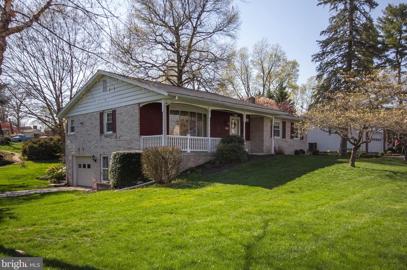 10 13th St, Kinderhook, PA 17512-1372