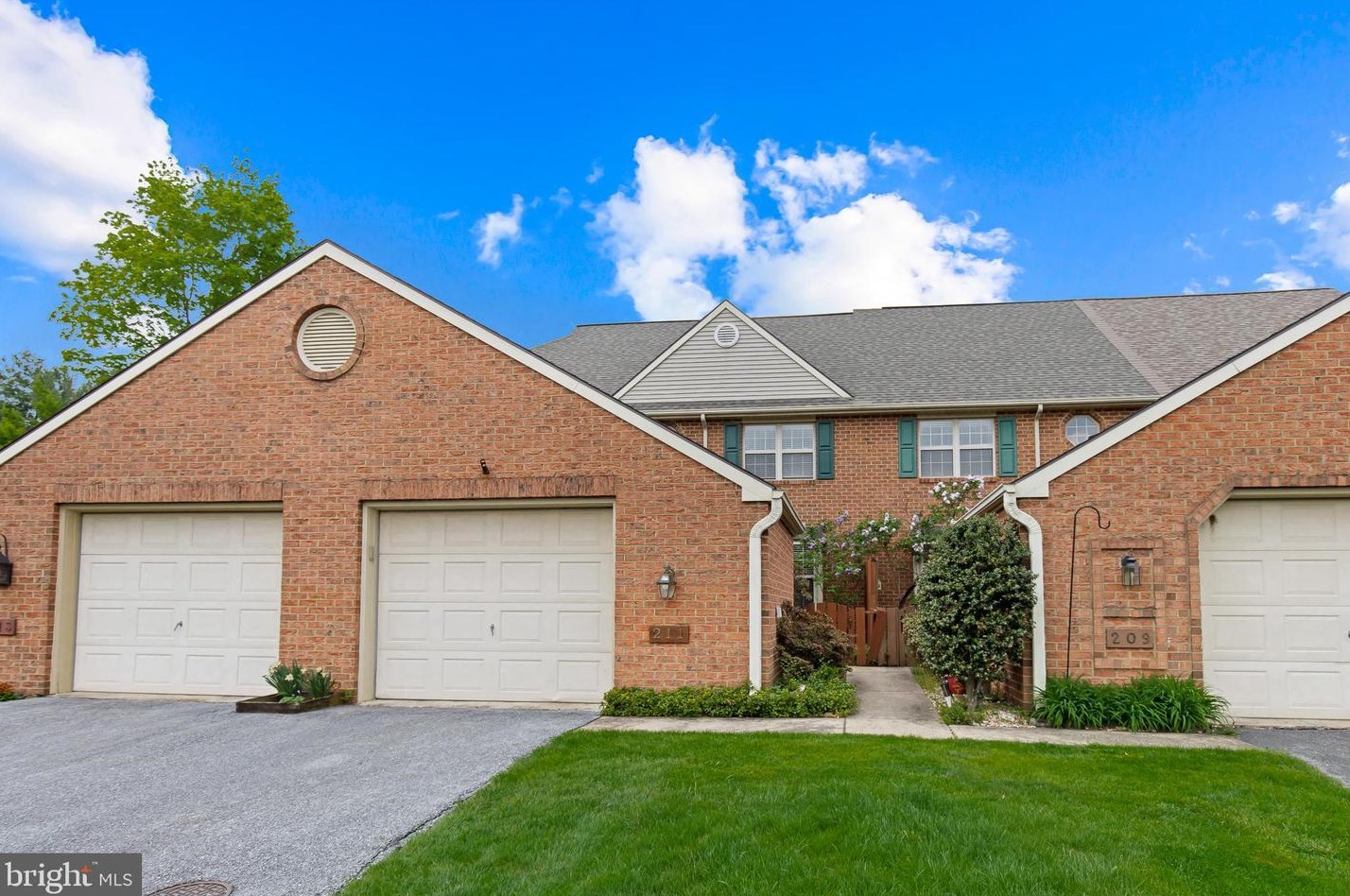 211 Pine Bridge Ln, Lancaster, PA 17603