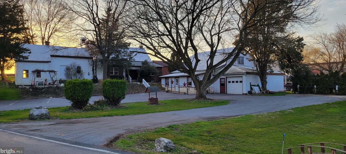 211 Turtle Hill Rd, Bareville, PA 17540-9792
