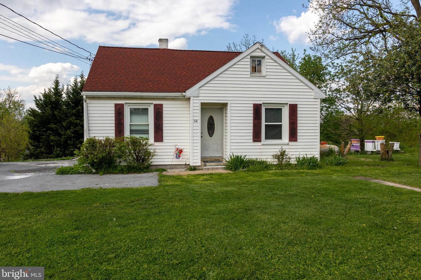 15 Hershey Ave, Lapark, PA 17562