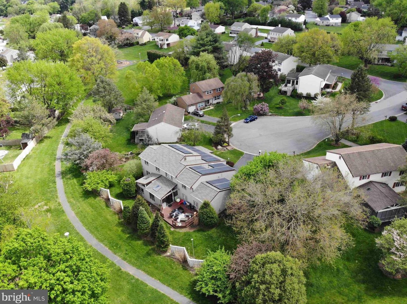 6119 Geneva Dr, East Petersburg, PA 17520