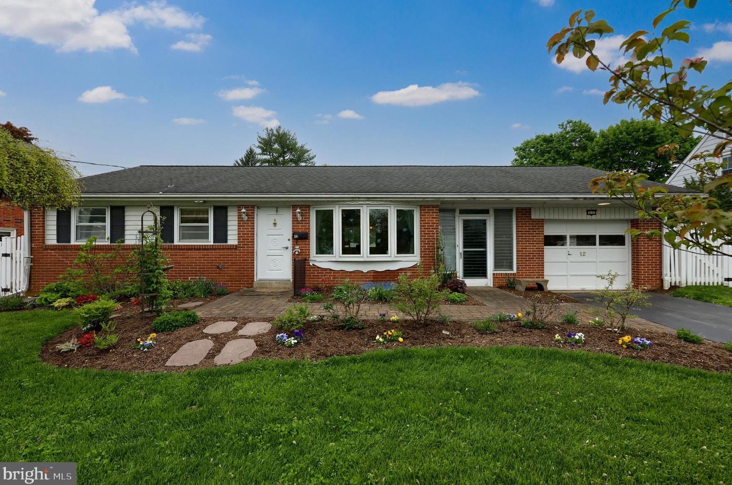 12 South Ave, Landisville, PA 17538-1017