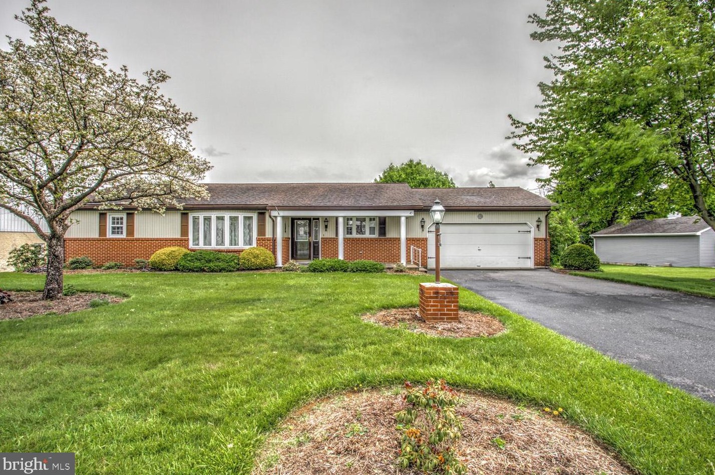 45 Snyder Ln, Ephrata, PA 17522