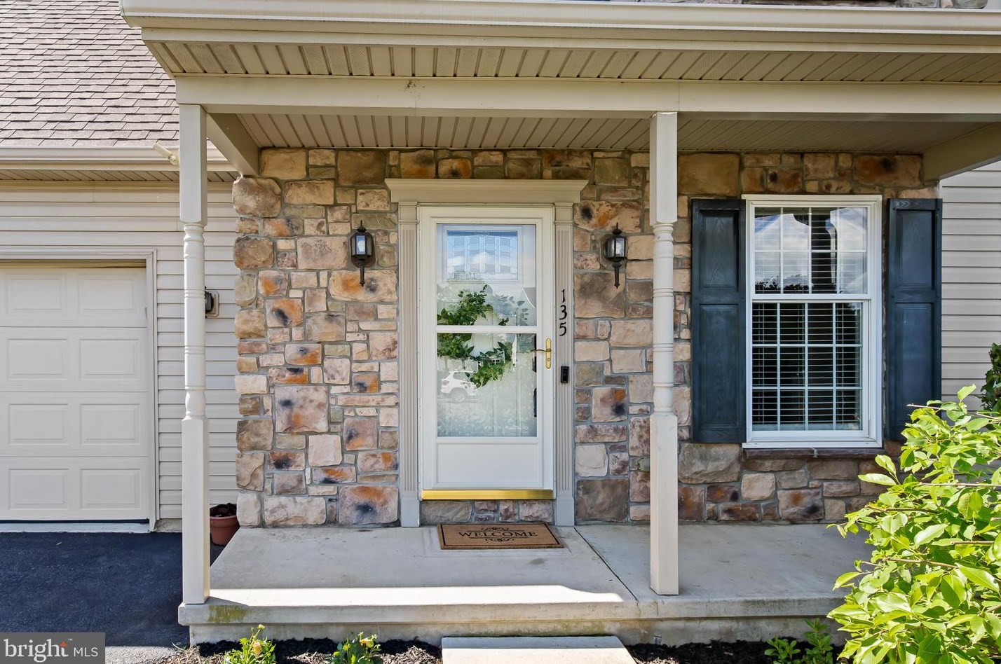 135 Equine Dr, Marietta, PA 17547-9608