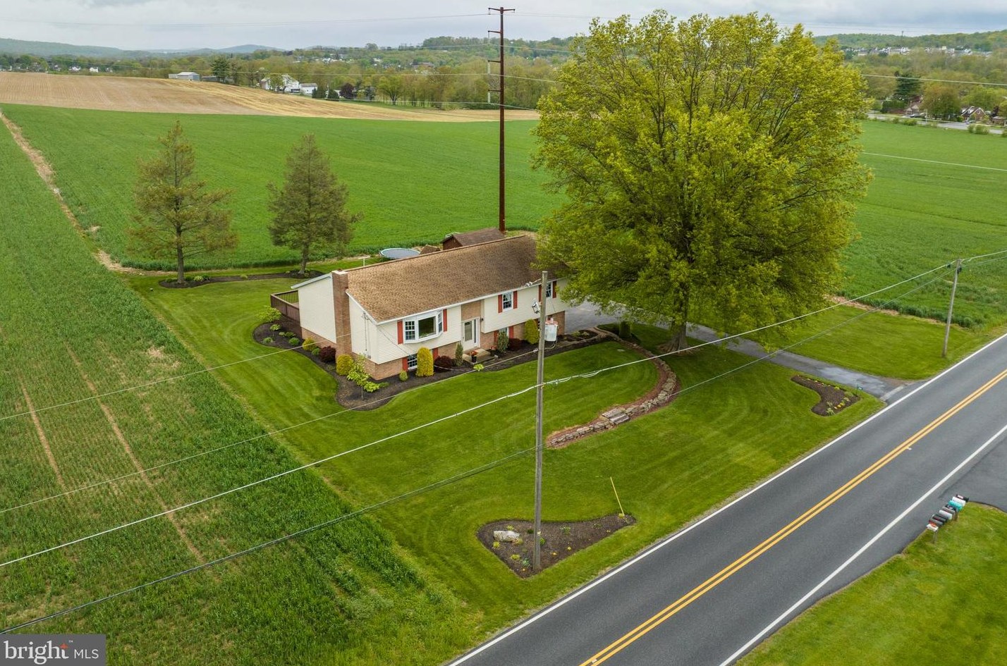 225 Pfautz Hill Rd, Schoeneck, PA 17578