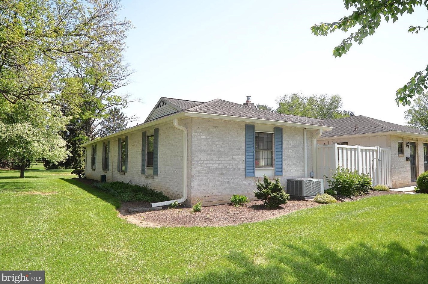 59 Valleybrook Dr, Lancaster, PA 17601
