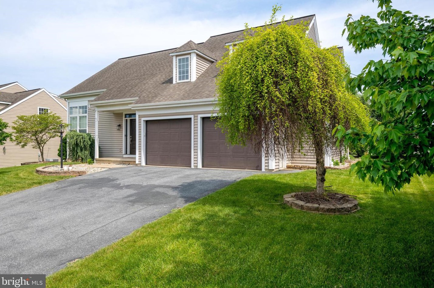 52 Reagan Dr, Ephrata, PA 17522