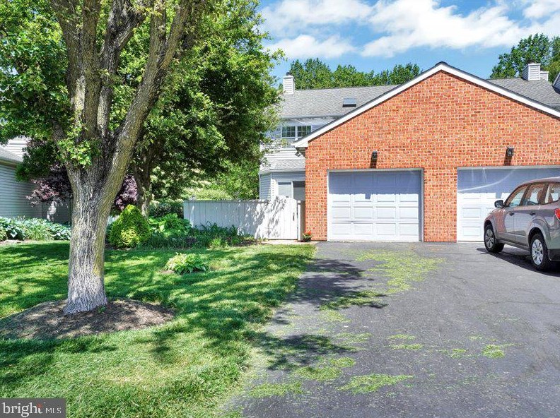168 Treetops Dr, Lancaster, PA 17601