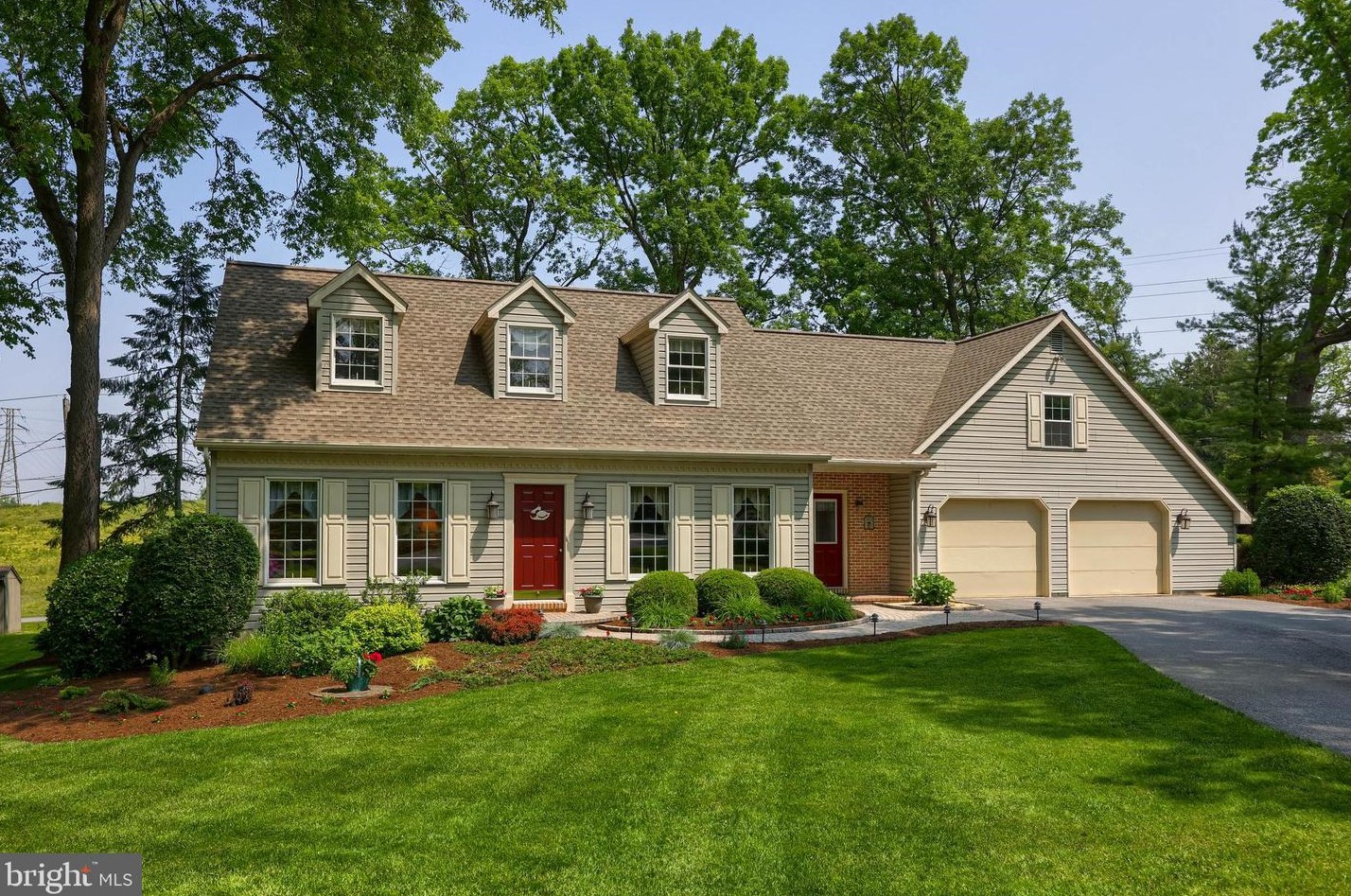 21 Locust Ln, Bareville, PA 17540-1115