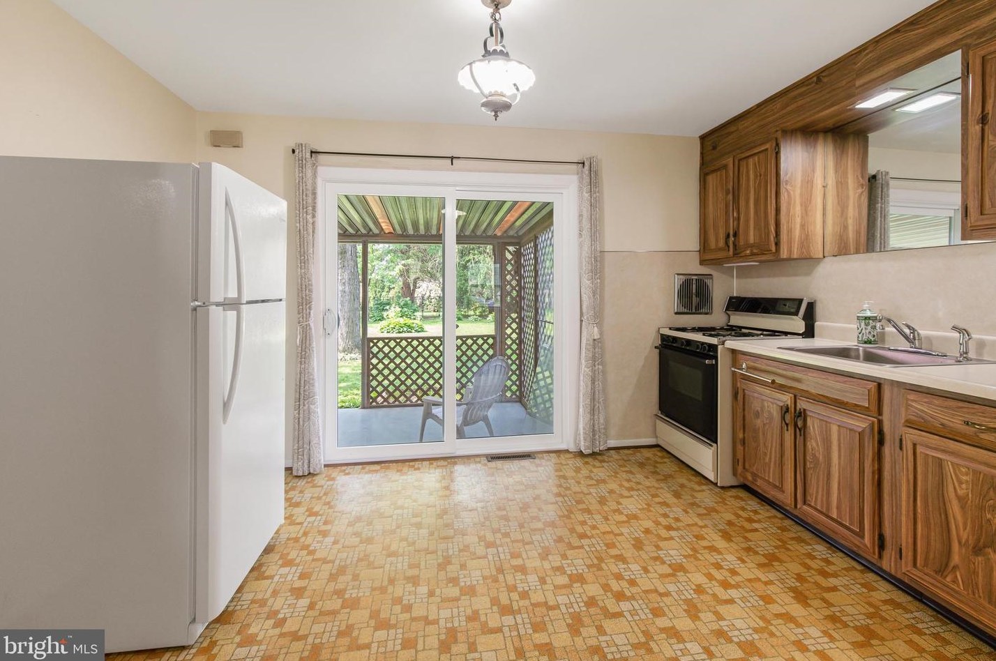 2060 Stone Mill Rd, Lancaster, PA 17603