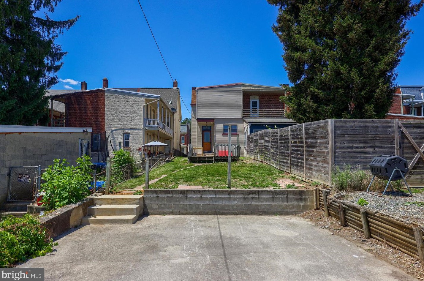 818 Walnut St, Kinderhook PA  17512-1326 exterior