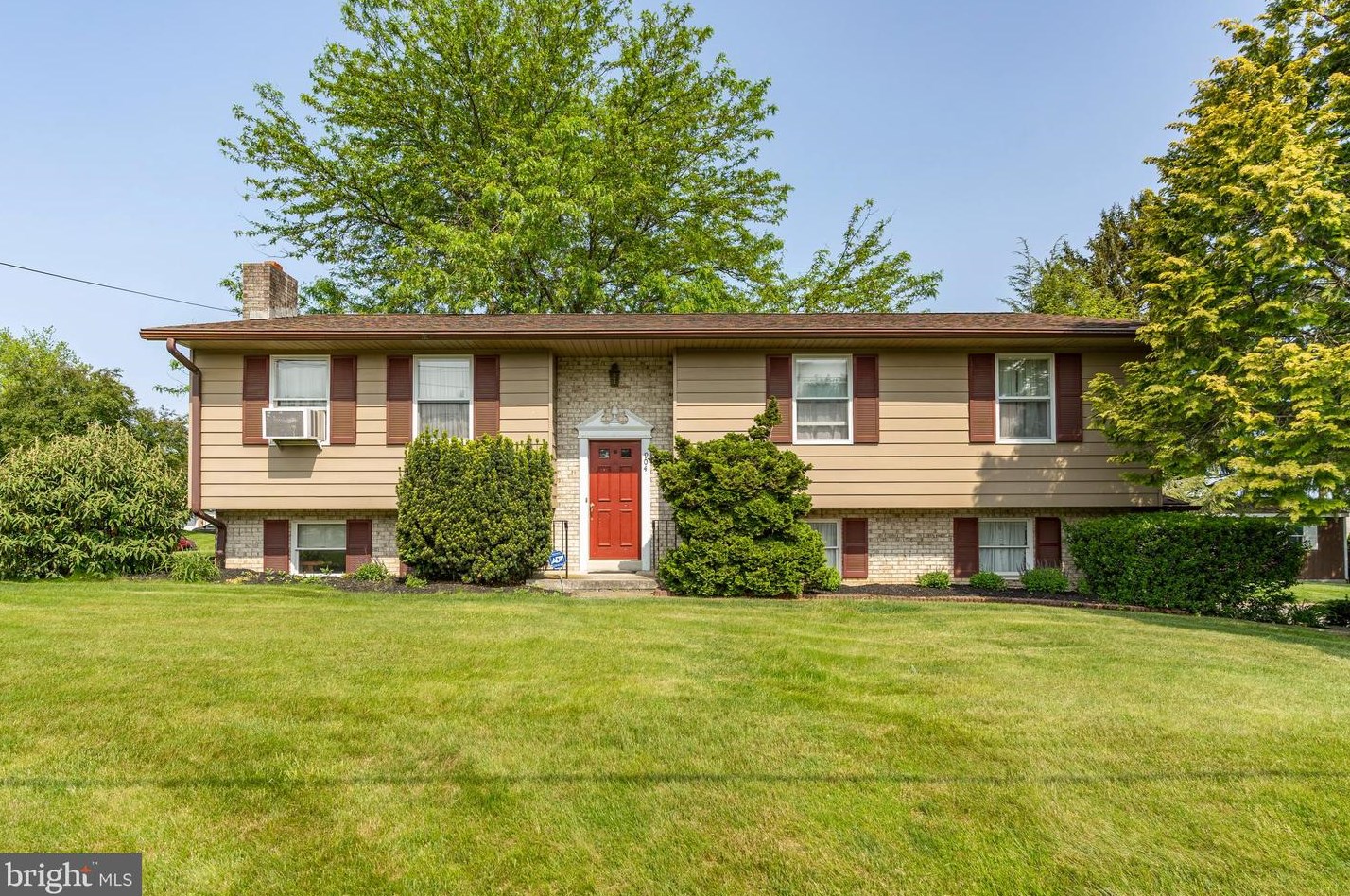 904 N State St, Ephrata, PA 17522