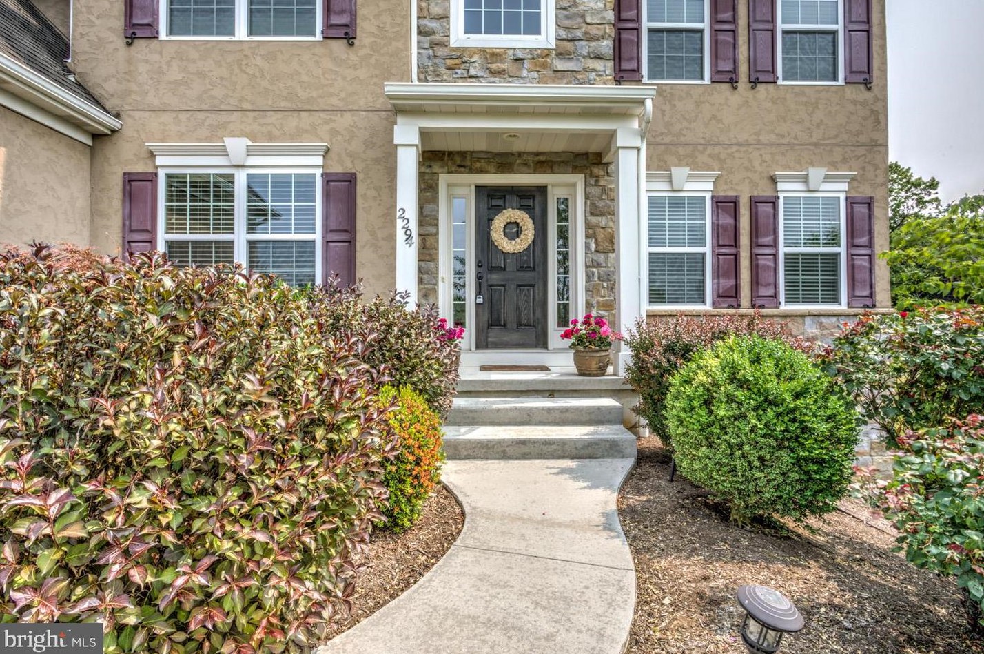 2294 Coach Light Ln, Lancaster PA  17601-5942 exterior