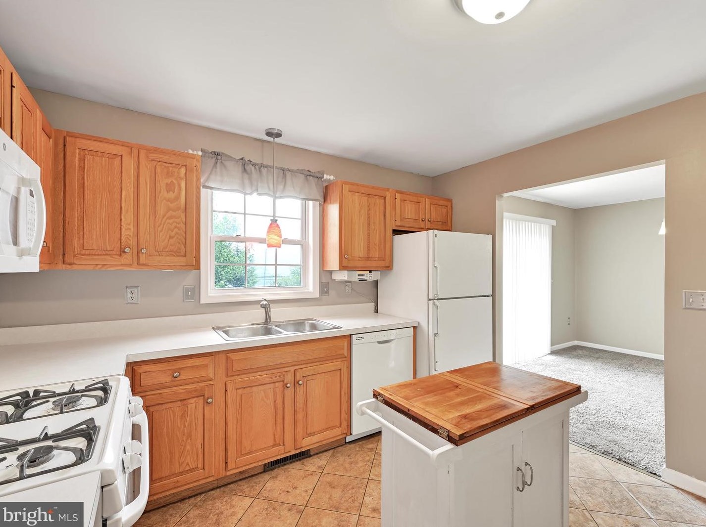 235 Chelmsford Dr, Marietta PA  17547-9738 exterior