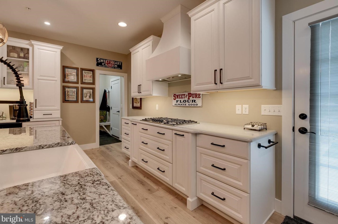 2577 Camas Ln, East Petersburg PA  17520-1435 exterior