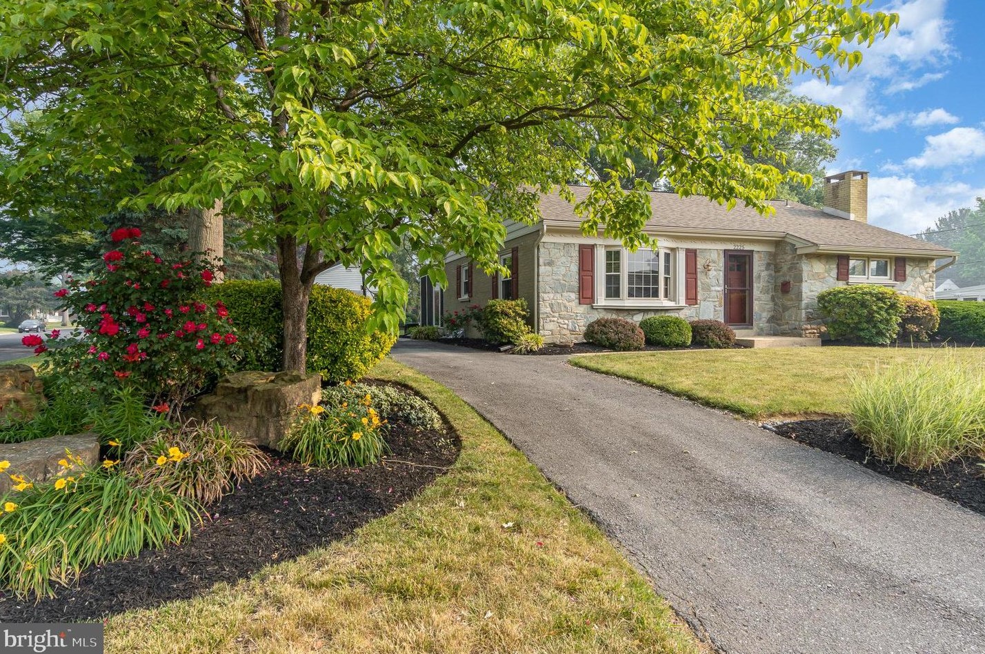 2225 New St, East Petersburg, PA 17520