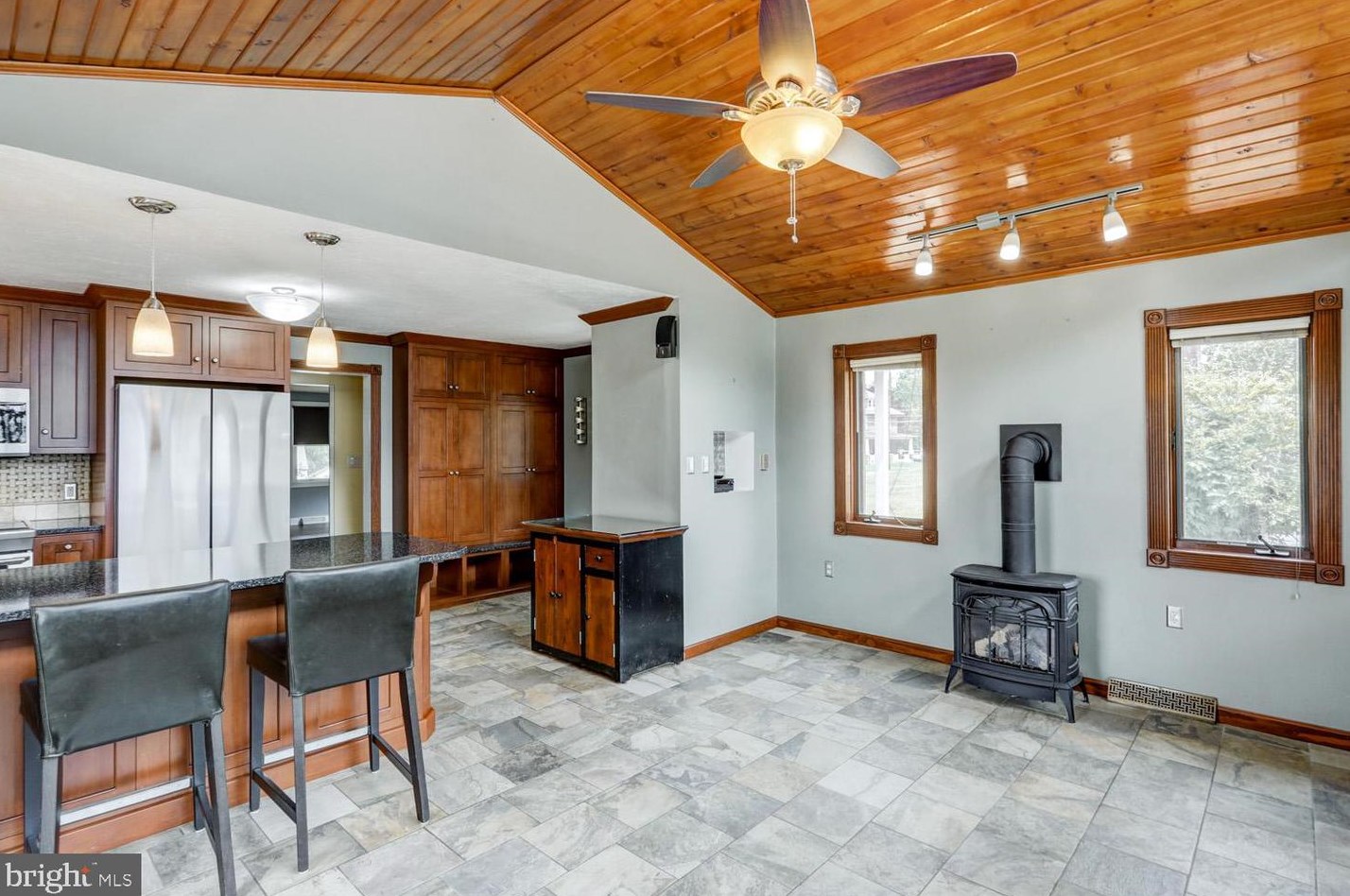 131 E Church St, Schoeneck, PA 17578