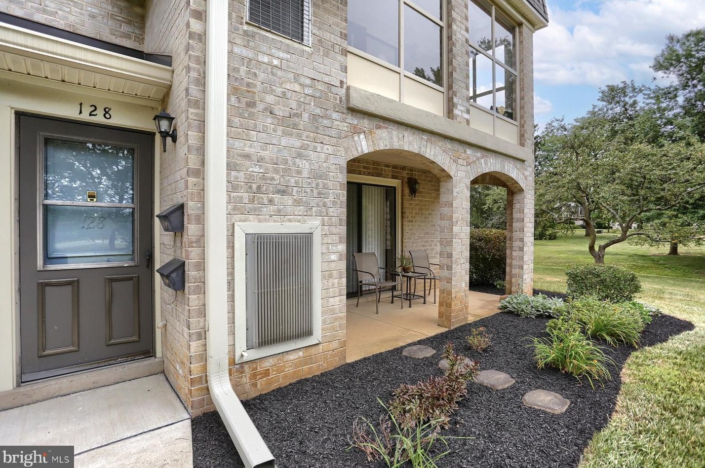 128 Valleybrook Dr, Lancaster, PA 17601