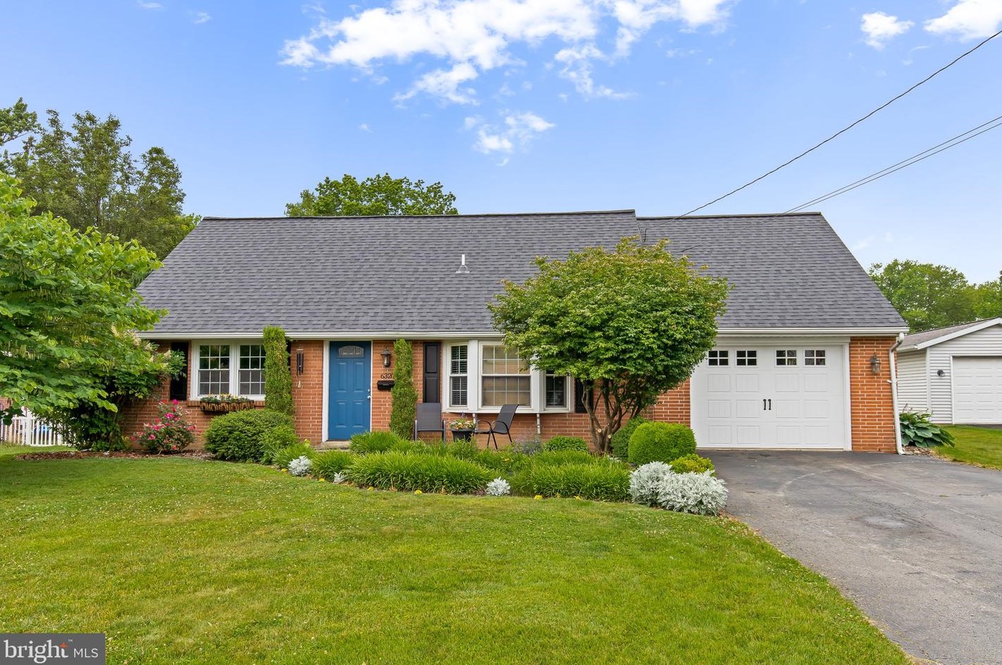 6320 Jackson Dr, East Petersburg, PA 17520