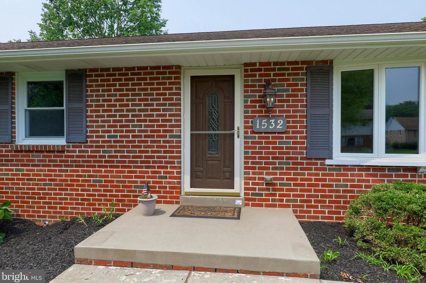 1532 Duff Land Dr, Landisville, PA 17538-1343