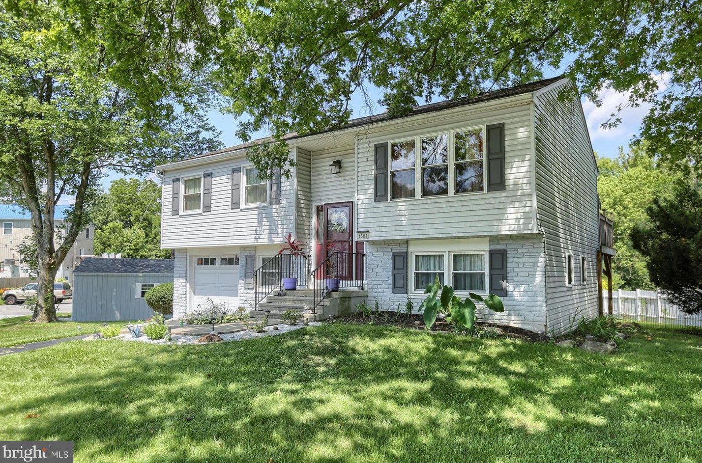 1501 Robert Rd, Lancaster, PA 17601