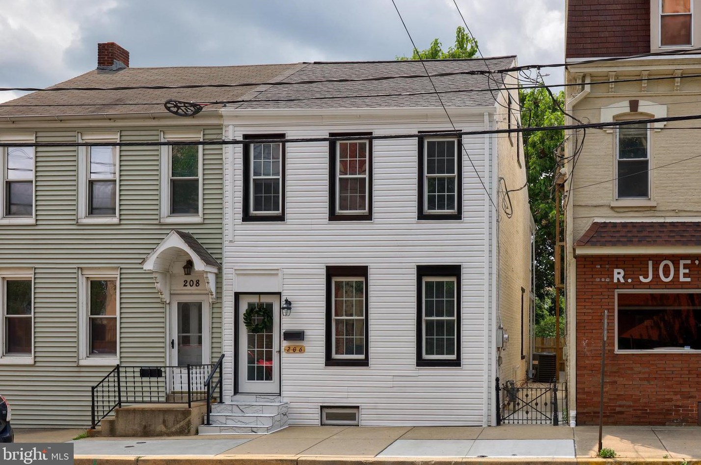 206 4th St, Kinderhook, PA 17512-1737