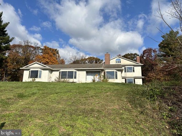 327 Blossom Hill Dr, Lancaster, PA 17601