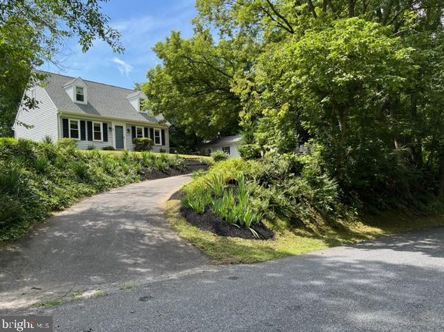 72 Loop Rd, Pequea, PA 17565-9004