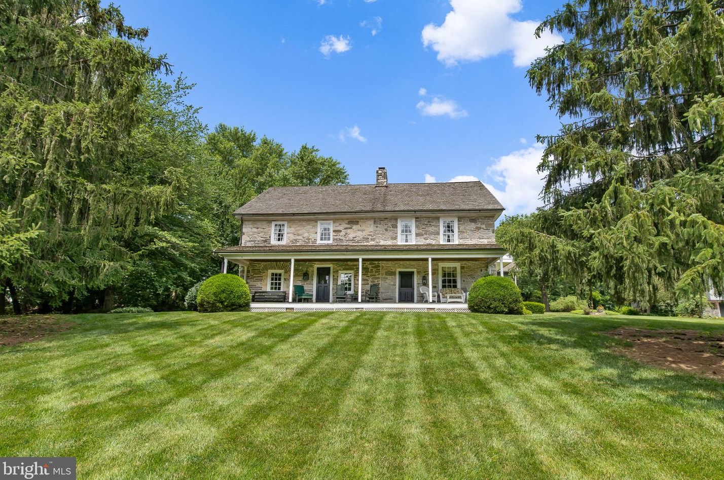 290 Old Leacock Rd, Gordonville, PA 17529-9501