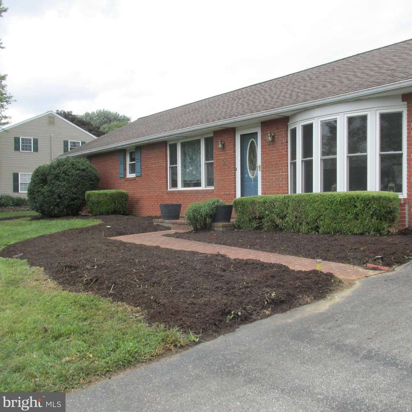 9 Saddler Dr, Bartville, PA 17509-9703