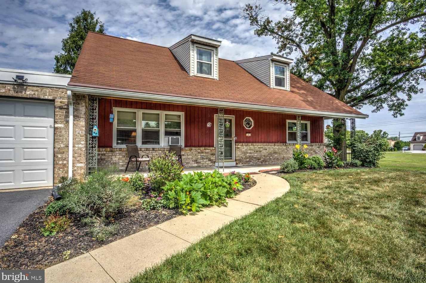 49 Cedar Ave, Brownstown, PA 17508