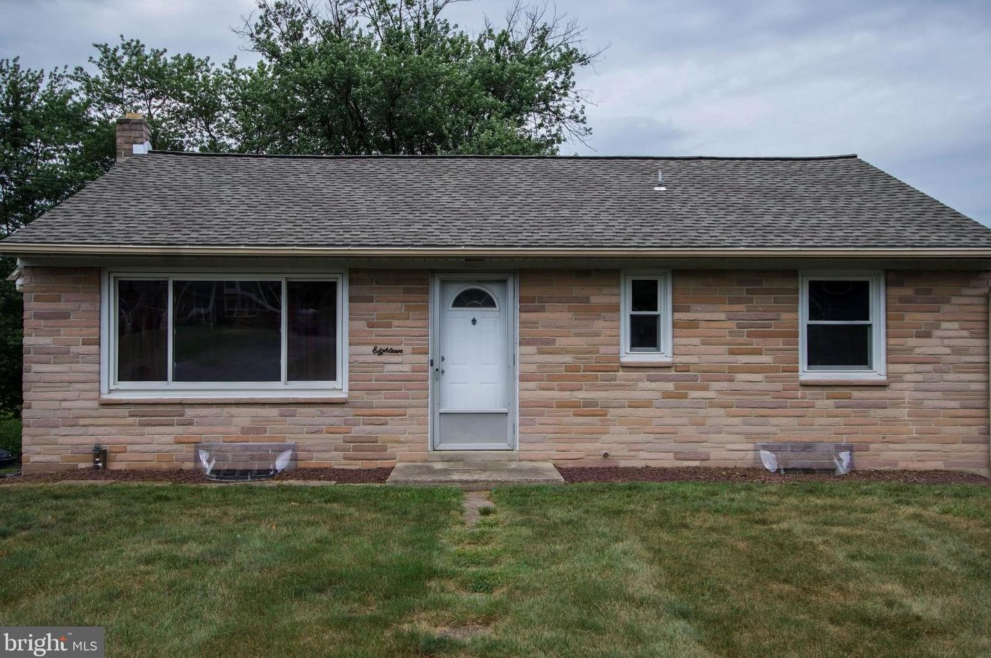 18 Conestoga View Dr, Akron, PA 17501-1443