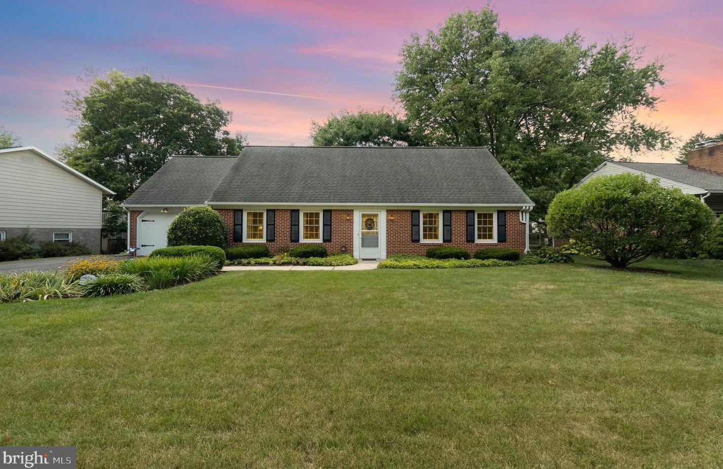 52 Holly Dr, Bareville, PA 17540-1114