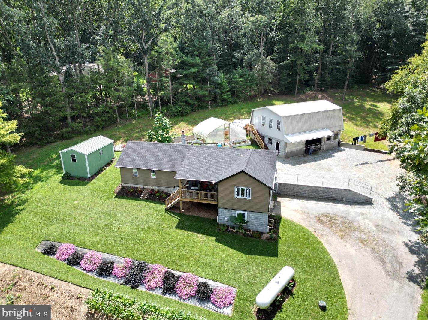 16 Schoolhouse Rd, Colerain, PA 17536