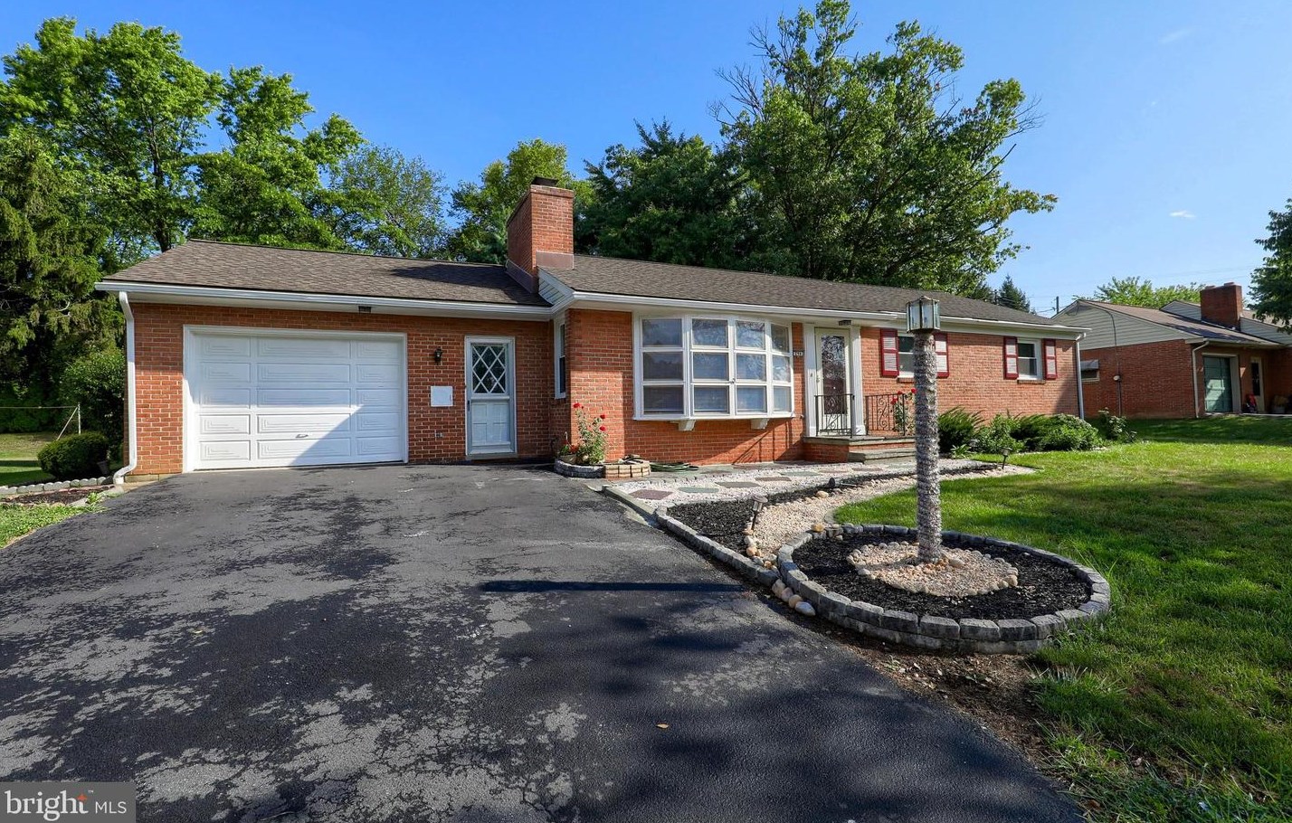296 Sun Valley Dr, Bareville, PA 17540