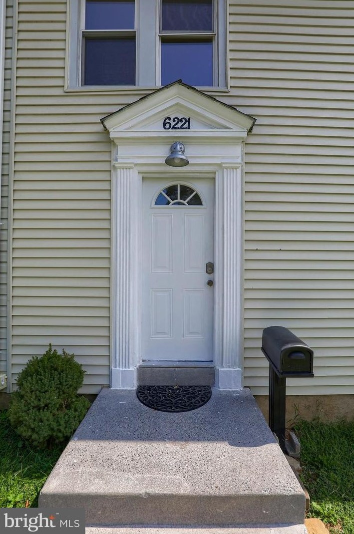 6221 High St, East Petersburg, PA 17520-1111