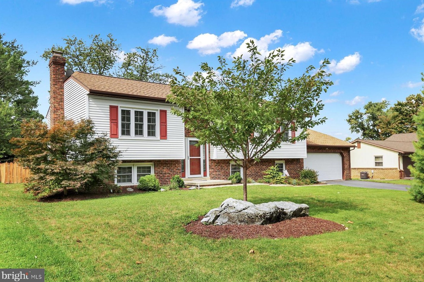 90 Meadow View Dr, Bareville, PA 17540-1628