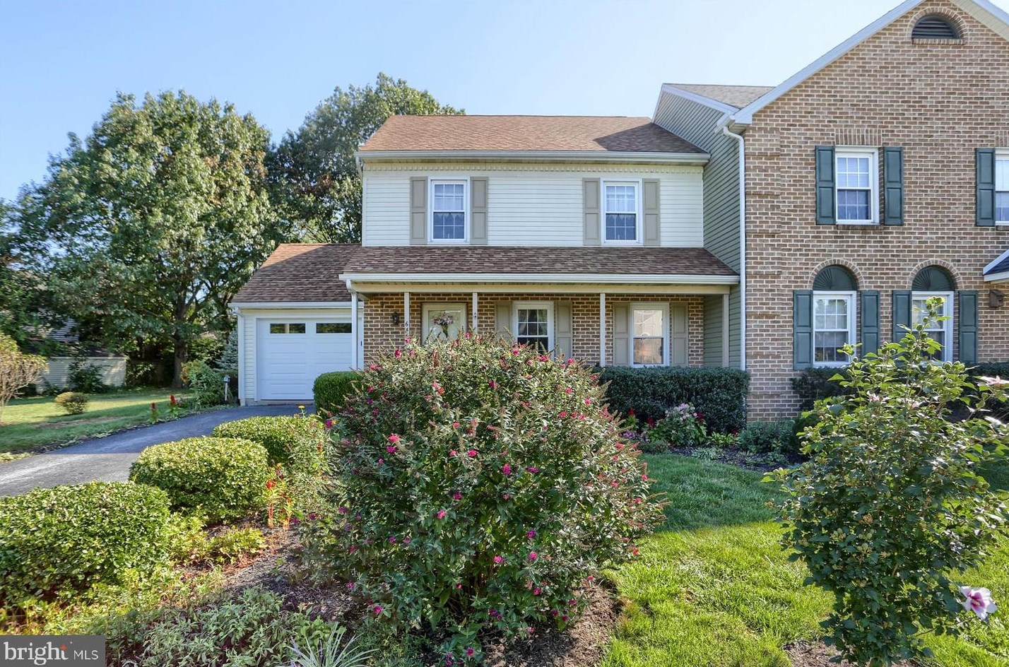 6445 Hollow Dr, East Petersburg, PA 17520-1027