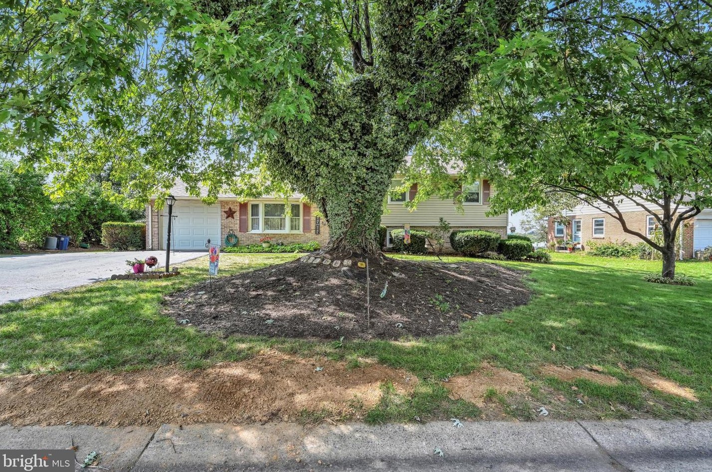 84 Hershey Ave, Bareville, PA 17540-1619