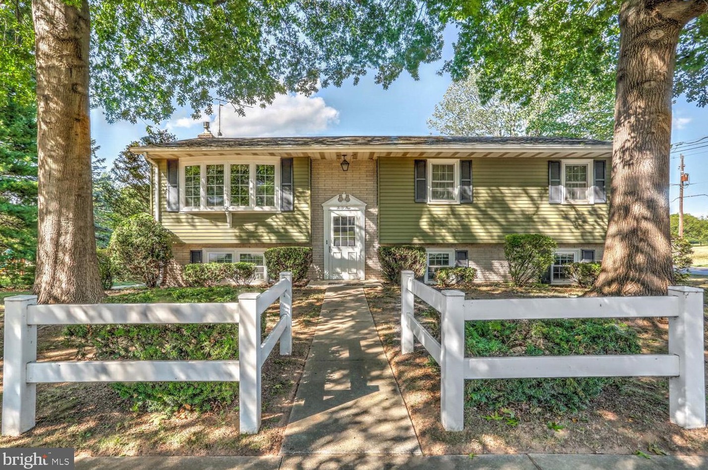 45 Park St, Akron, PA 17501
