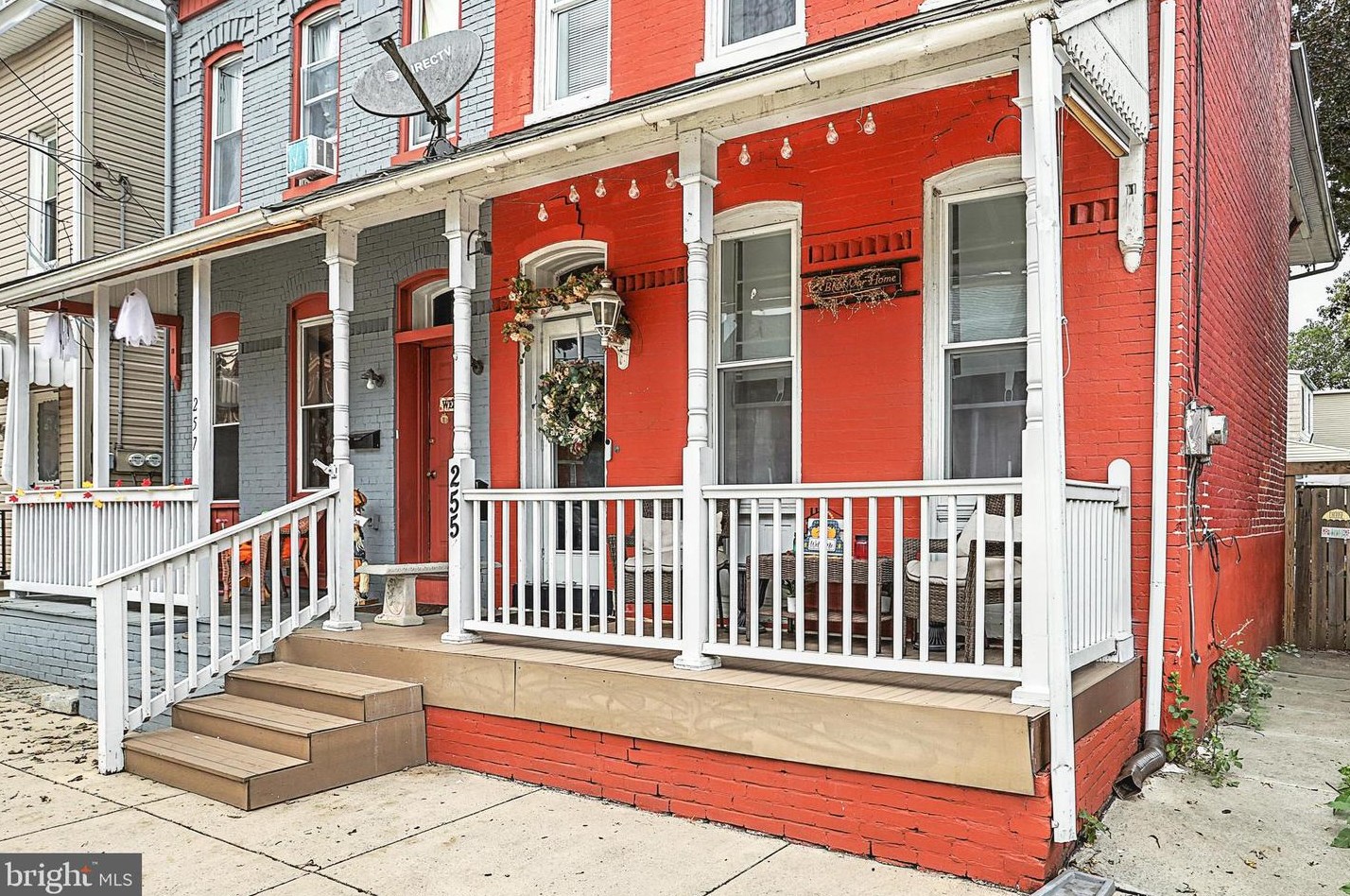 255 N 3rd St, Kinderhook, PA 17512