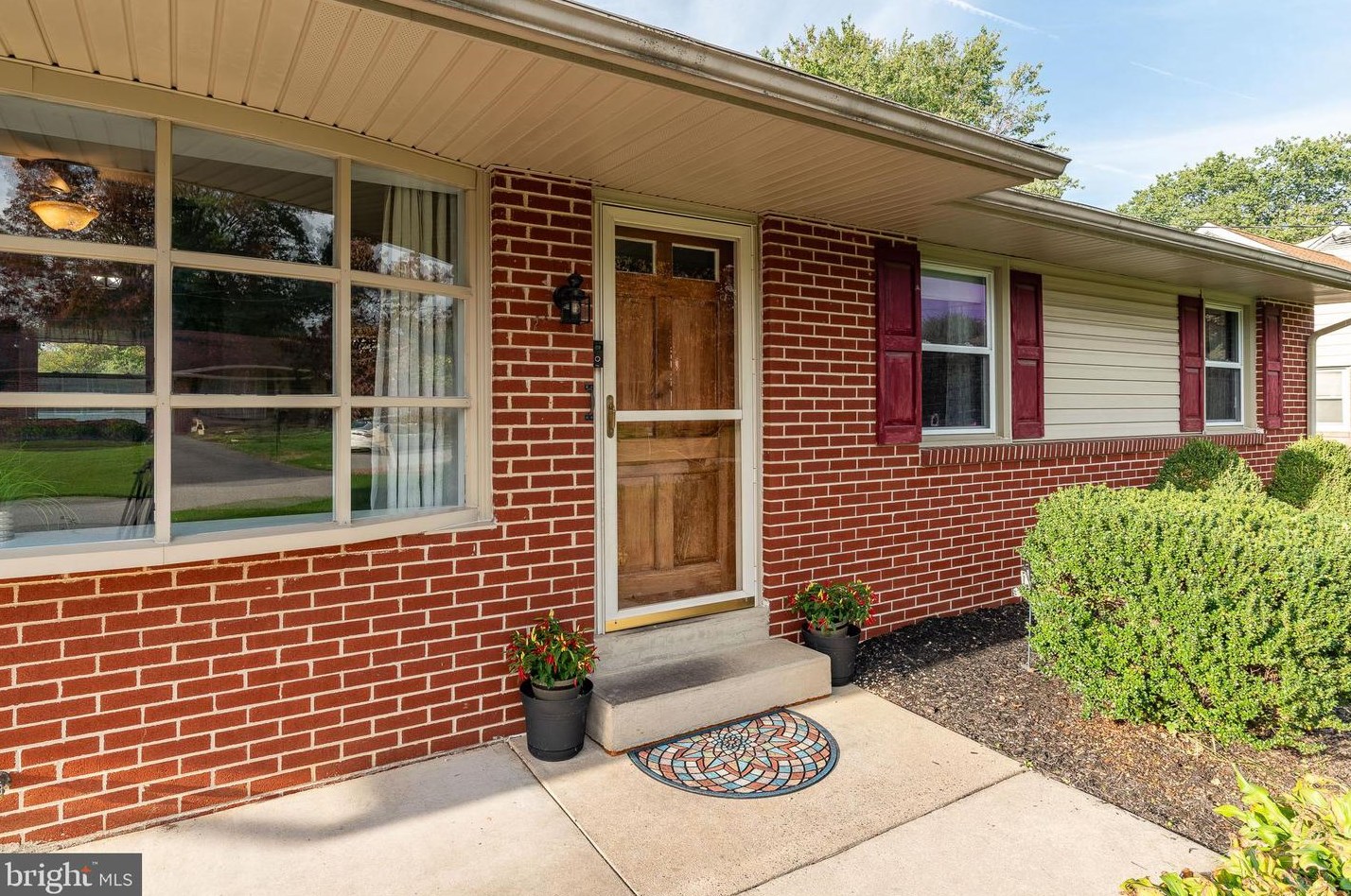105 Woodlawn Dr, Willow, PA 17584