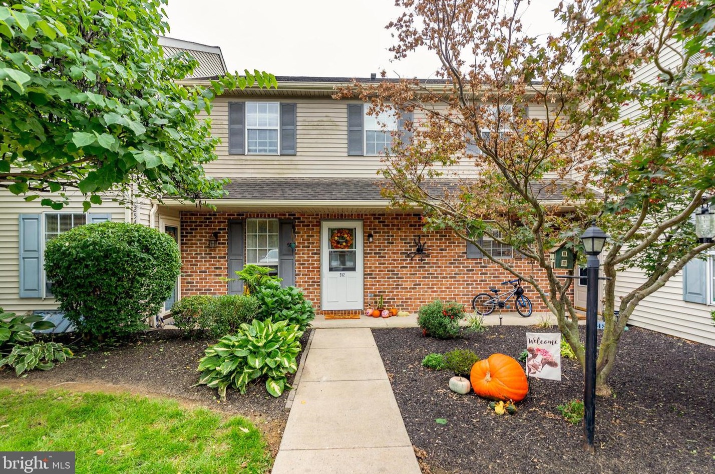 252 Morgan Dr, Bareville, PA 17540-9552