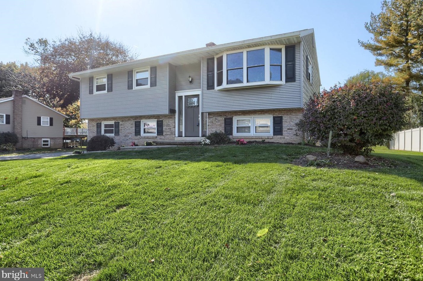40 N Hershey Ave, Bareville, PA 17540