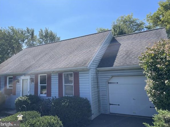 330 Barberry Dr, Lancaster, PA 17601