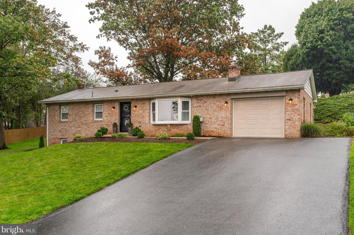 343 Southview Dr, Ephrata, PA 17522