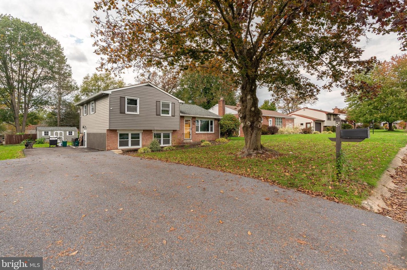 54 Oak Ridge Dr, Lancaster, PA 17603