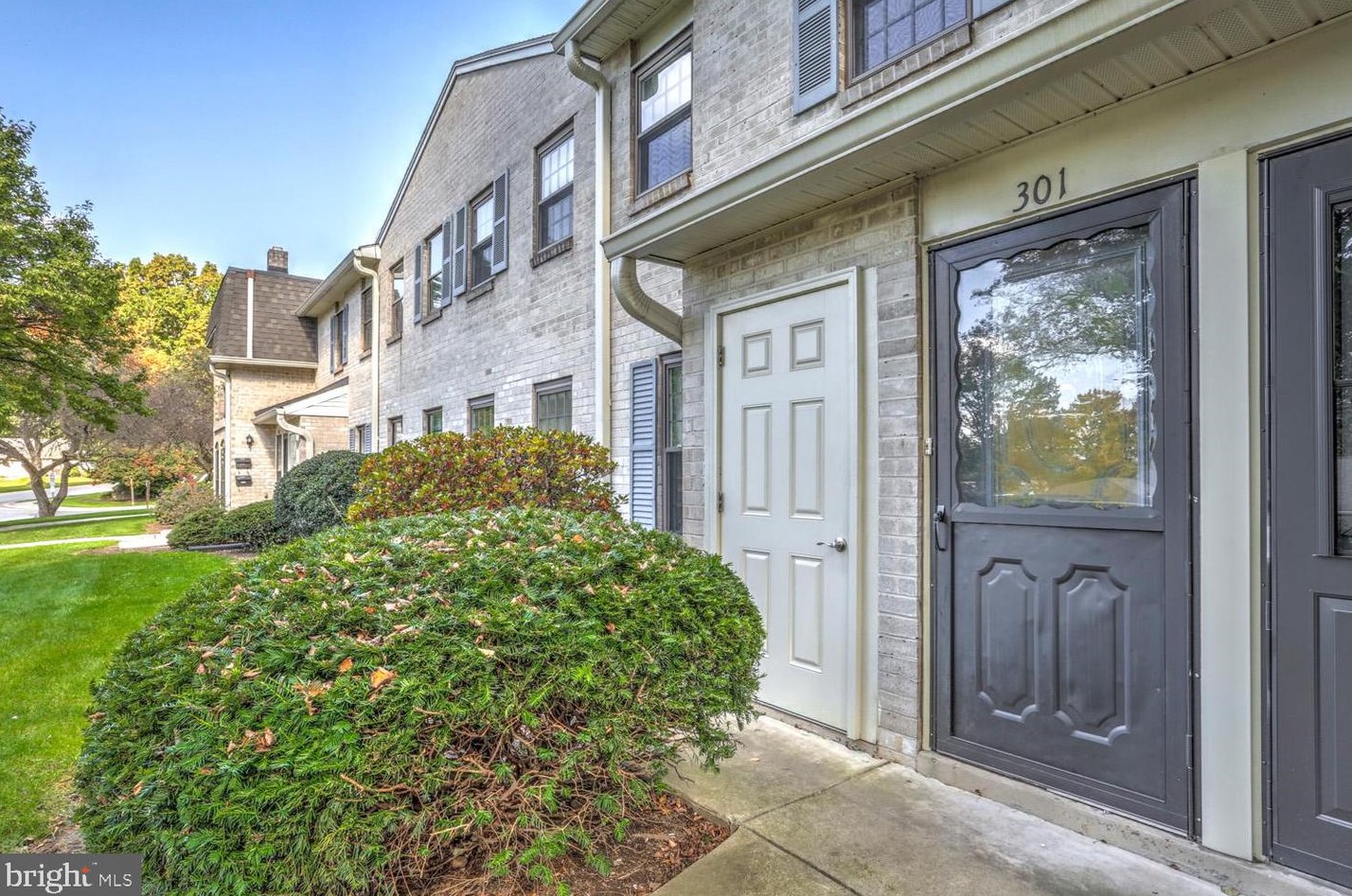 301 Valleybrook Dr, Lancaster, PA 17601