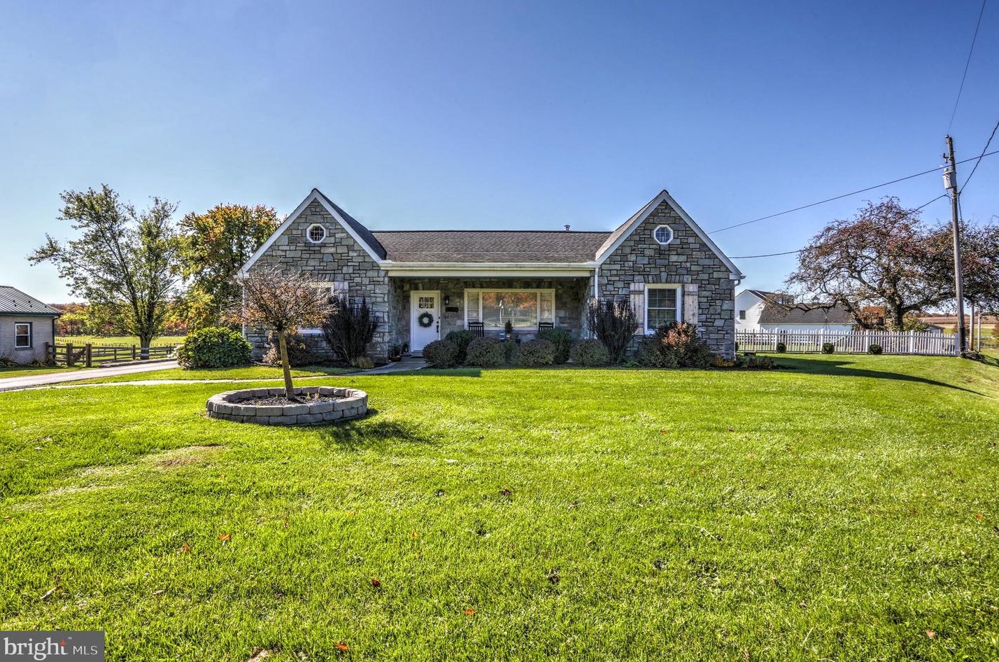 844 W Swartzville Rd, Swartzville, PA 17569
