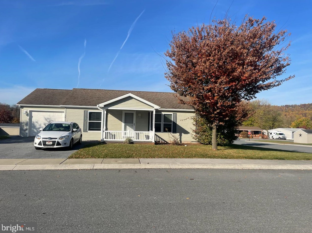 15 Millpond Dr, Schoeneck, PA 17578
